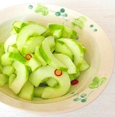 ポリ袋で簡単 調味料1つで 瓜の漬け物 レシピ 作り方 By まめもにお 楽天レシピ